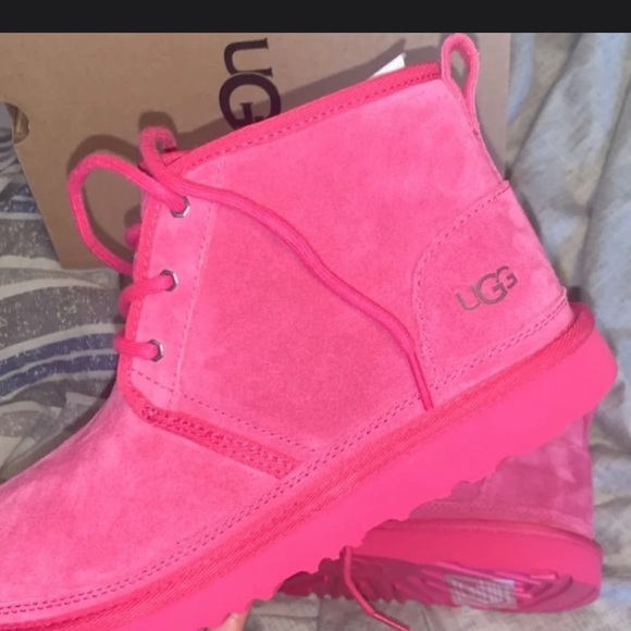 Uggs - Picture 2 of 4